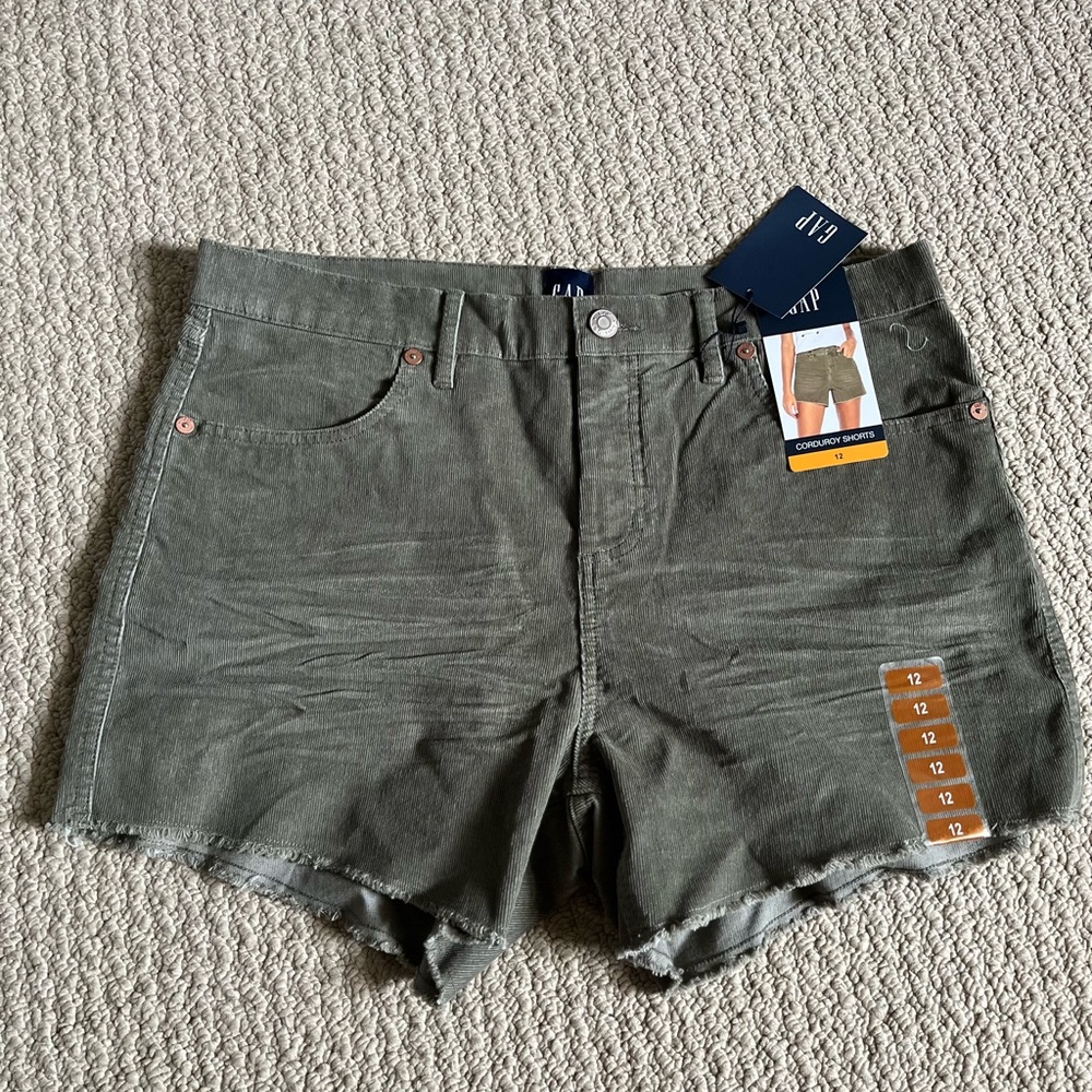NWT Gap Olive Corduroy shorts